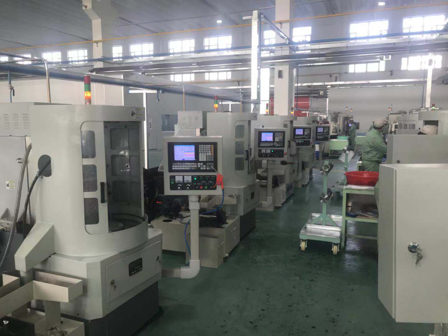 如何采用平面磨床加工同轴精细杆？